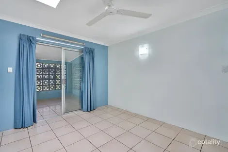 Property photo of 15 Wilcox Close Manoora QLD 4870