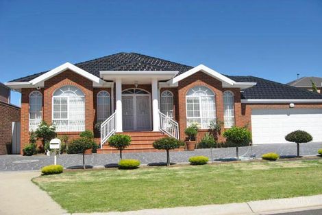 23 Landsbourgh Ave, Taylors Lakes, VIC 3038