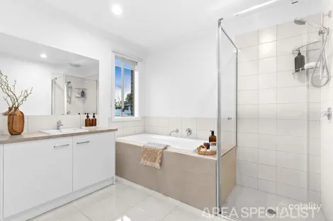 Property photo of 1 Ikara Street Mornington VIC 3931