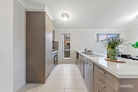 Property photo of 4 Albany Crescent Pakenham VIC 3810
