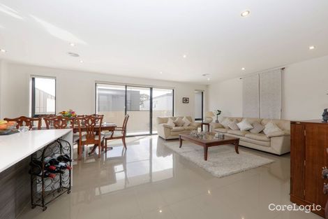 Property photo of 32 Burn Nar Look Drive Burwood VIC 3125