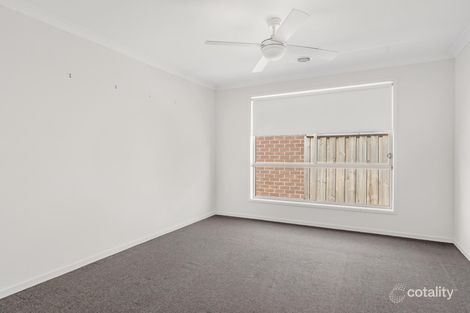 Property photo of 23 Wolomina Crescent Werribee VIC 3030
