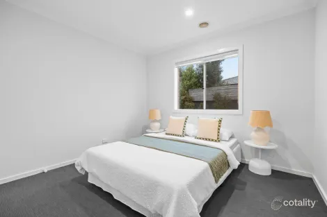 Property photo of 32 Whiteleaf Drive Mickleham VIC 3064