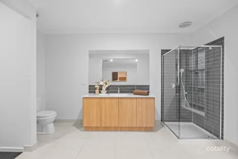 Property photo of 32 Whiteleaf Drive Mickleham VIC 3064