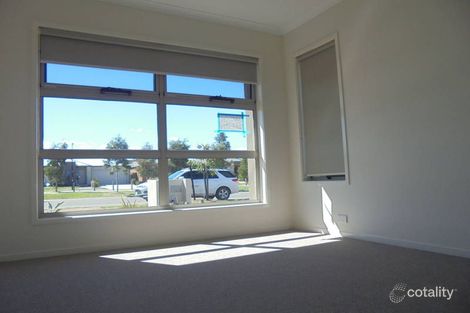 Property photo of 283 Brookfield Boulevard Craigieburn VIC 3064