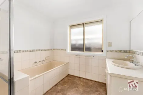 Property photo of 3 Nash Court Altona Meadows VIC 3028