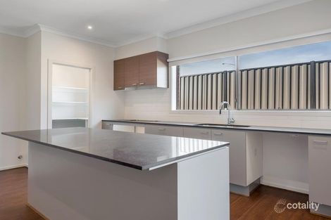 Property photo of 14 Water Lily Circuit Craigieburn VIC 3064