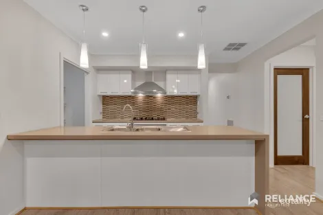 Property photo of 25 Springlands Crescent Fraser Rise VIC 3336