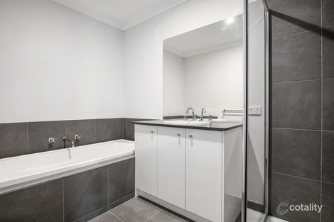 Property photo of 13 Reeve Lane Chirnside Park VIC 3116