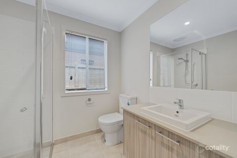 10 Ironstone St, Cranbourne East, VIC 3977