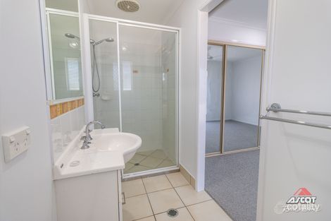 Property photo of 28 Searle Street Thabeban QLD 4670