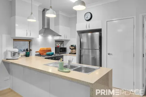 Property photo of 33 Affinity Way South Ripley QLD 4306