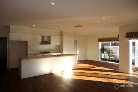 Property photo of 25 Bonneville Parade Pakenham VIC 3810