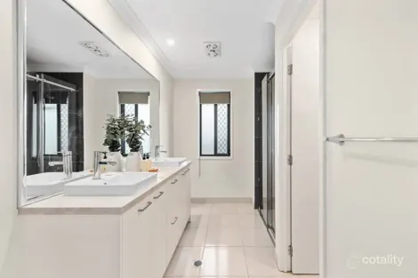 Property photo of 44 Ivory Crescent Pallara QLD 4110