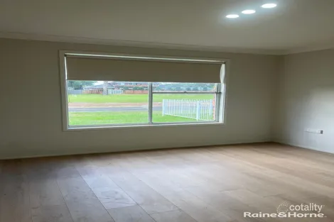 Property photo of 12 Spinebill Place Ingleburn NSW 2565