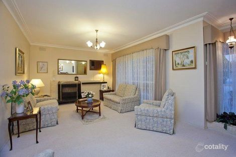 Property photo of 25 Willow Drive Avondale Heights VIC 3034