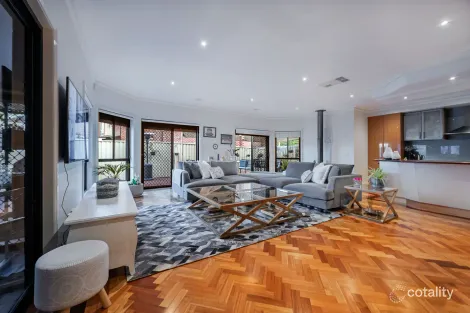 Property photo of 16 Almands Avenue Roxburgh Park VIC 3064