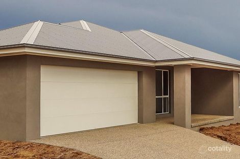 Property photo of 21 Kite Place Wodonga VIC 3690