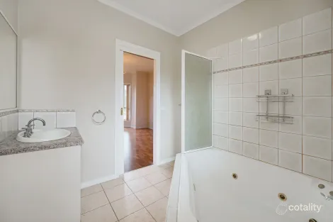 Property photo of 4 Glama Court Roxburgh Park VIC 3064