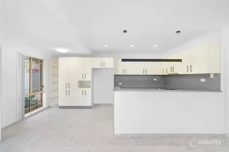 Property photo of 7 Banksia Place Wattle Grove NSW 2173