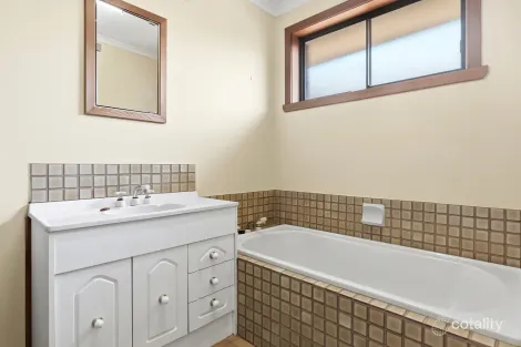 Property photo of 11 Jacqueline Close Werribee VIC 3030