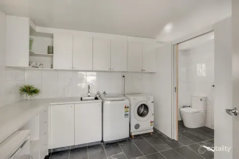 Property photo of 33 Gleeson Crescent Harlaxton QLD 4350