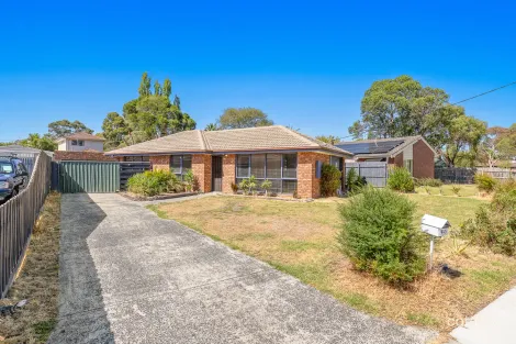 Property photo of 40 Wallace Road Cranbourne VIC 3977