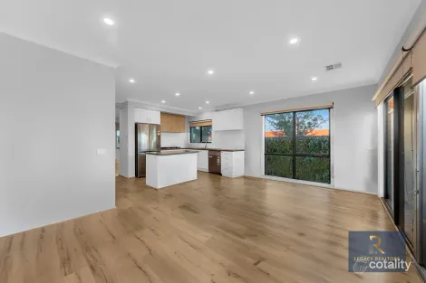 Property photo of 26 Bonsallo Walk Tarneit VIC 3029