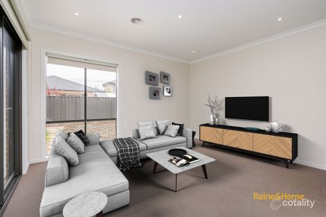Property photo of 37 Feodora Crescent Narre Warren VIC 3805