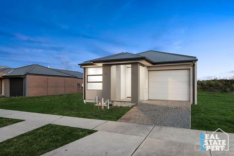 112 Bourbon Rd, Cranbourne East, VIC 3977