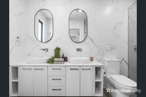 Property photo of 13B Poet Road Bentleigh East VIC 3165