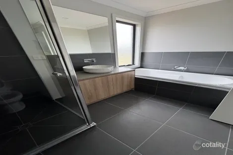 Property photo of 15 Cresthaven Road Tarneit VIC 3029