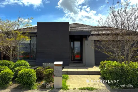 15 Winchcombe Way, Cranbourne North, VIC 3977