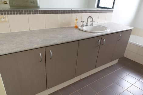 4 Haldane Cres, Baynton, WA 6714