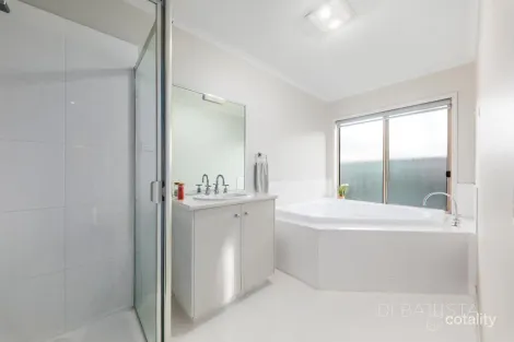 Property photo of 11 Studley Park Way Craigieburn VIC 3064