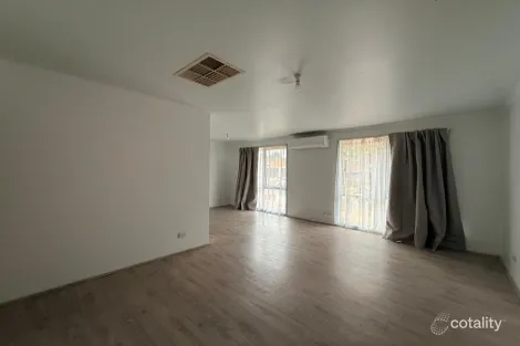 Property photo of 9 Meredith Crescent Hampton Park VIC 3976