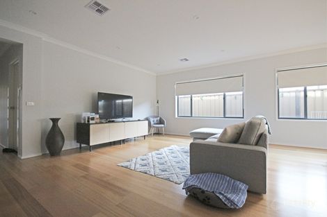 Property photo of 12 Calm Avenue Craigieburn VIC 3064