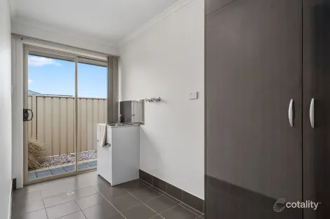 Property photo of 13 Admiral Parade Munno Para SA 5115