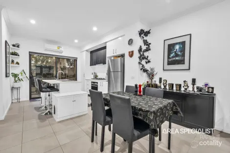 Property photo of 2 Zebra Way Cranbourne West VIC 3977