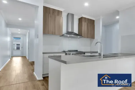 Property photo of 4 Downley Loop Strathtulloh VIC 3338