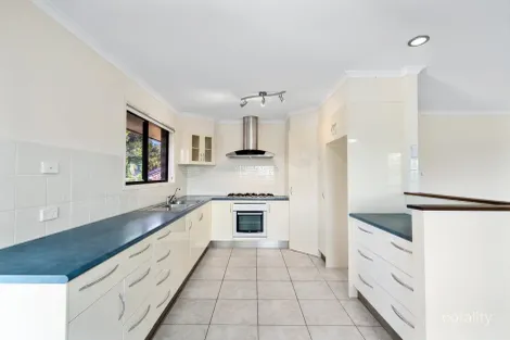 Property photo of 19 Stretton Drive Helensvale QLD 4212