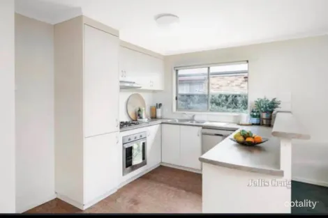 Property photo of 9 Jemacra Place Mount Clear VIC 3350
