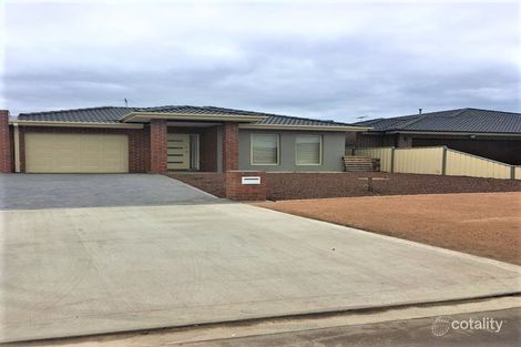2/11 Panorama Dr, Harkness, VIC 3337