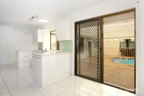 Property photo of 48 Stretton Drive Helensvale QLD 4212