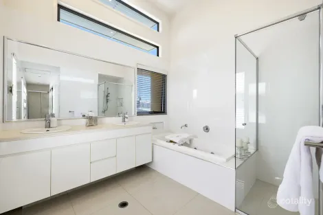 Property photo of 7 Tashey Court Bundall QLD 4217