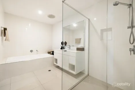 Property photo of 7 Tashey Court Bundall QLD 4217