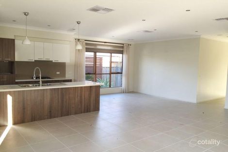 Property photo of 24 Grandvue Boulevard Pakenham VIC 3810