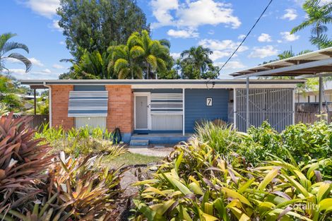 7 Leslie St, Mooroobool, QLD 4870