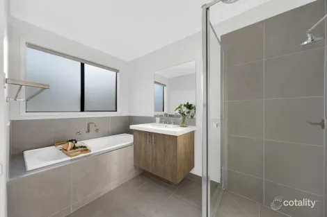 Property photo of 16 Adelaide Circuit Donnybrook VIC 3064