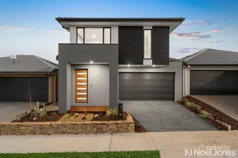90 CARORA CCT, CLYDE NORTH, VIC 3978